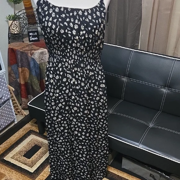 SO Dark Maxi Dress with Floral Design - Picture 4 of 6